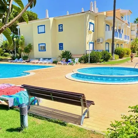 Flamingo's W/ 2 Swimming Pool Apartment